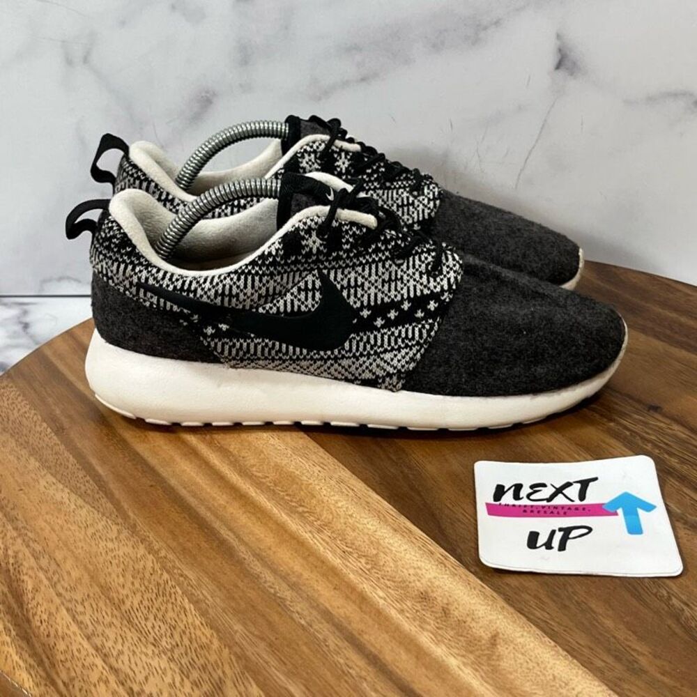 Women’s size 6.5-Nike Roshe One Run Gray Fleece Print Sneakers 685286-001 - Picture 3 of 9